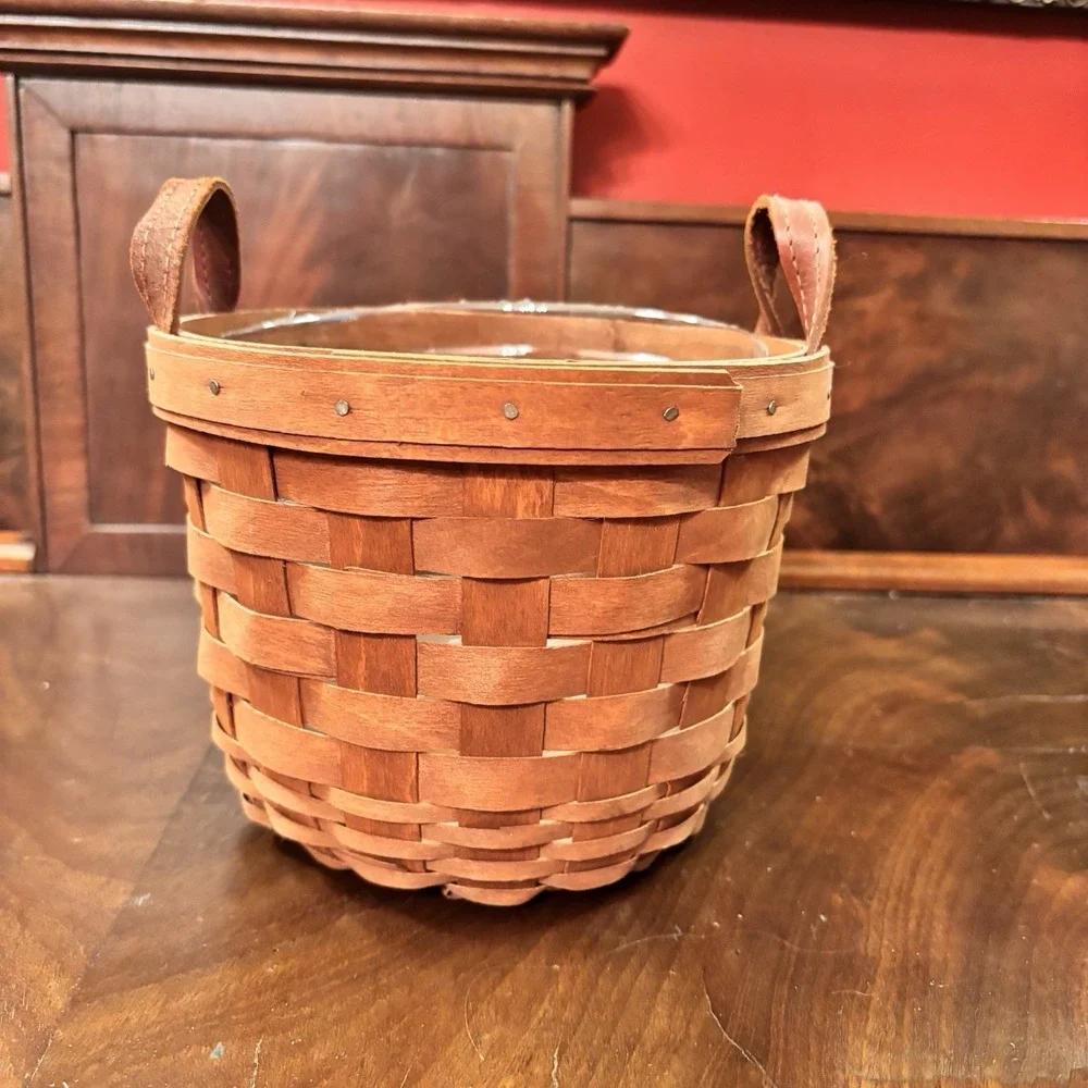 2009 Longaberger Small Round Basket w Protector Liner Leather Handles 6